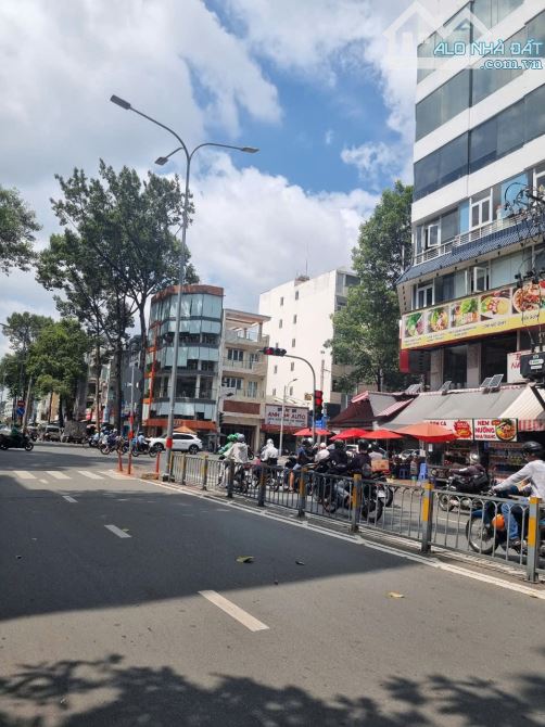 Cho thuê tòa nhà 1400m2 ngay góc 2MT Lê Hồng Phong, Q5. Kc: hầm 6 tầng TM - 1