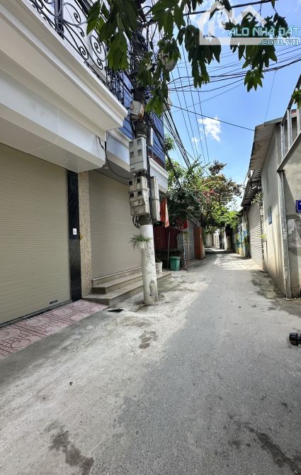 Bán nhà xây đơn lập, S=50,5m2 đường thông ô tô bé qua cửa,sân trước sau nhà thoáng - 1