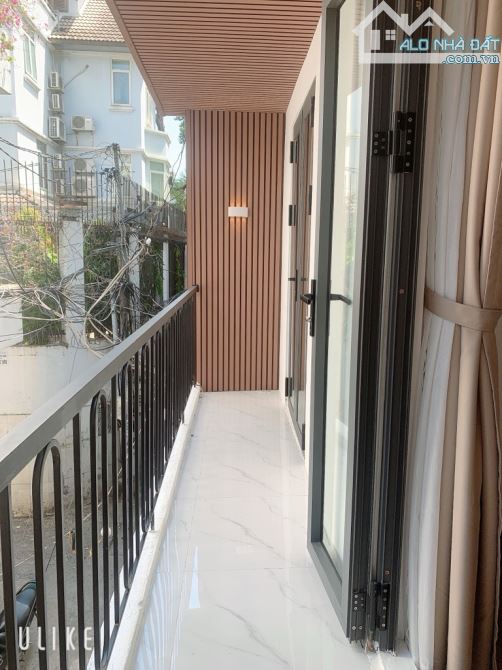 Bán nhà 1/ mới xây 2 tầng BTCT đường Nguyễn Chí Thanh phường 2 quận 10 - 12