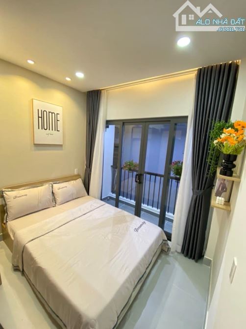 NHÀ ĐẸP - HIẾM CÓ TRONG KHU VỰC - TRUNG TÂM QUẬN - NGUYÊN HỒNG, 43M2, 4 TẦNG, CHỈ 6,4 TỶ - 2