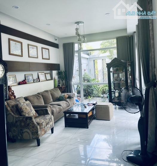 Bán Biệt Thự Quận 7_P.Tân Phong_194m2 +4Tầng,View Công Viên,Sát Vách Phú Mỹ Hưng,Chỉ 39.Tỷ - 2