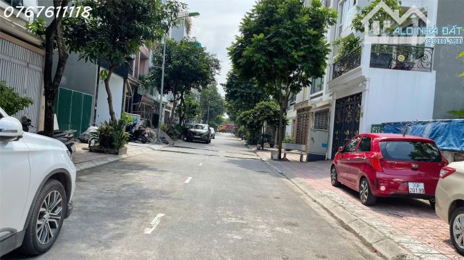 Bán đất Tư Đình, phân lô vỉa hè 3.5m, công viên hồ điều hòa,93m,MT9m,15 tỷ - 2