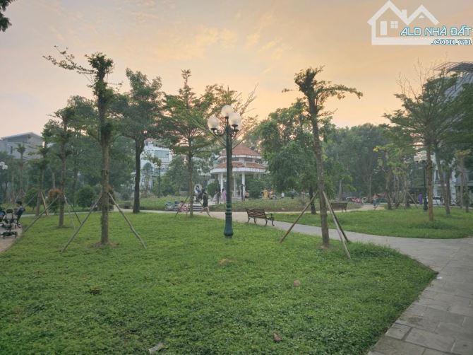 Bán nhà Ngọc Thụy, Long Biên. DT160m, 3 tầng, MT10m Giá 50 tỷ View cực đỉnh - 2