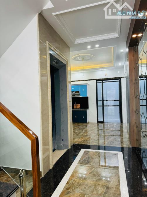 Bán nhà xây mới sân cổng Ngô Gia Tự - Nguyễn Văn Hới. DT 88m2 x 4T Thang Máy - 3