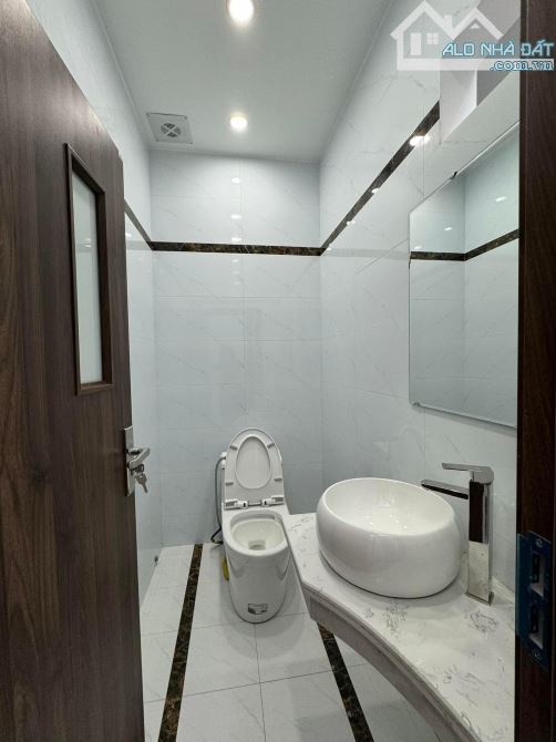 Bán nhà xây mới sân cổng Ngô Gia Tự - Nguyễn Văn Hới. DT 88m2 x 4T Thang Máy - 4