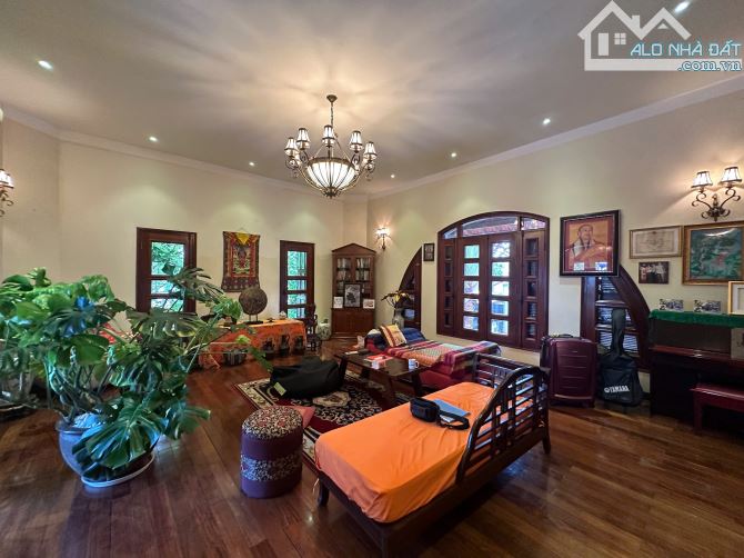Biệt thự ĐẸP RẺ Ở LUÔN cạnh đại sứ quán Mỹ & C.Viên Cầu Giấy 180m2 4 nổi 1 hầm 71,5 Tỷ - 4