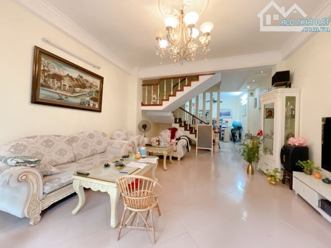 BÁN NHÀ TRƯỜNG CHINH - LÔ GÓC DIỆN - TÍCH RỘNG, ÔTÔ  CÁCH PHỐ 50M. DT 95M, 4 TẦNG, 18.5 TỶ - 4