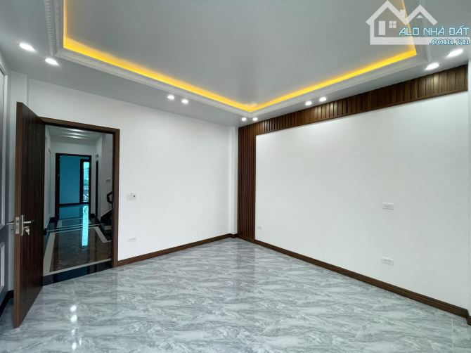 Bán nhà xây mới sân cổng Ngô Gia Tự - Nguyễn Văn Hới. DT 88m2 x 4T Thang Máy - 8