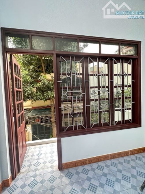 Cần Bán Gấp Nhà Phố Sài Đồng - 45m2 - 8,6 Tỷ - Ô Tô Tránh - 2 Thoáng - Kinh Doanh Tốt - 8