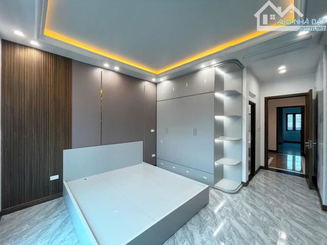 Bán nhà xây mới sân cổng Ngô Gia Tự - Nguyễn Văn Hới. DT 88m2 x 4T Thang Máy - 10