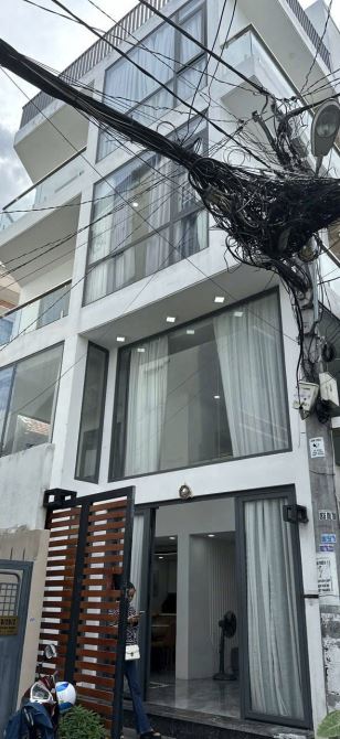 Căn Villa đẹp, 8x11m, đường Lê Quang định, Có Hồ bơi, xe hơi ngủ trong nhà, nhỉnh 11 tỉ