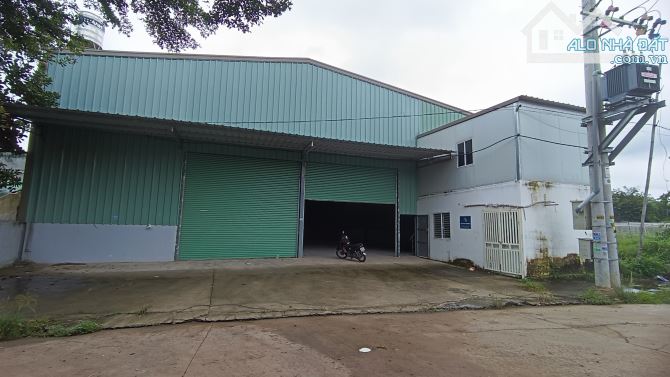 Cho thuê kho xưởng DT 560m2 giá 20tr/tháng.