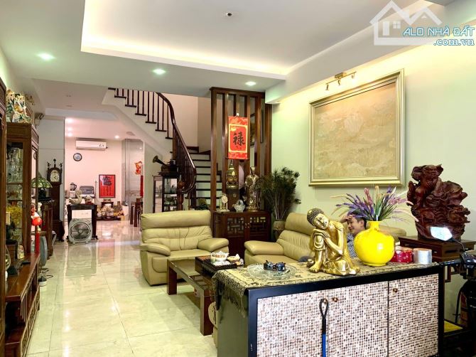 Nhà đẹp phân lô VIP ngõ 61 Lạc Trung, oto tránh vỉa hè, kdoanh + VP đỉnh, 70m2. Giá 20 tỷ