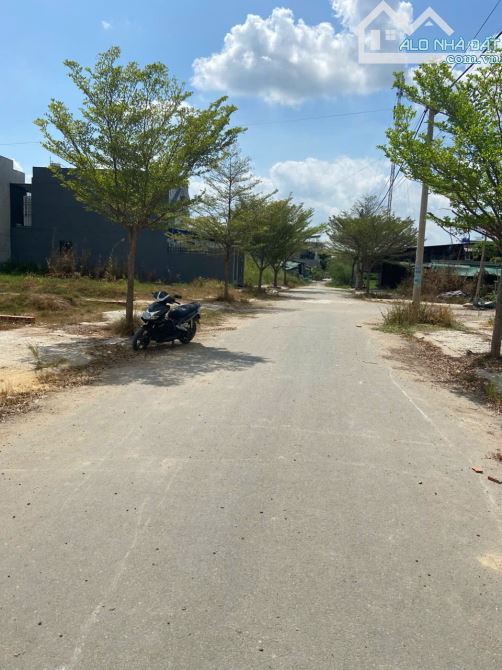 bán gấp lô đất kế bên dự án TRẦN ANH- 150M2- GẦN CHỢ MỸ HẠNH NAM - ĐỨC