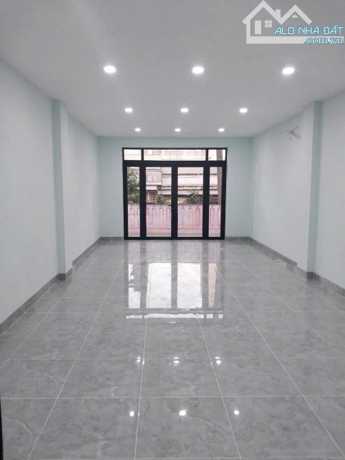 Góc 2MT Huỳnh Thúc Kháng-Tôn Thất Đạm. 12x18m, 1 hầm 9 lầu