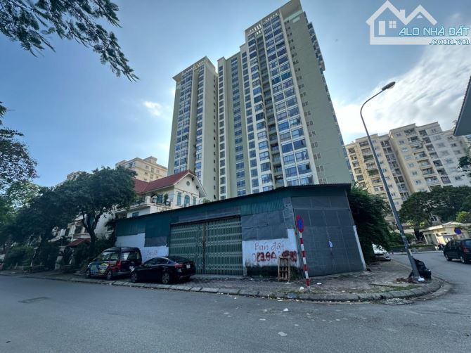 Bán Gấp Mảnh Đất 321M Lô Góc 3 Mặt Tiền Hiếm Hoi Còn Lại Giữa Trung Tâm Cầu Giấy Giá ĐT