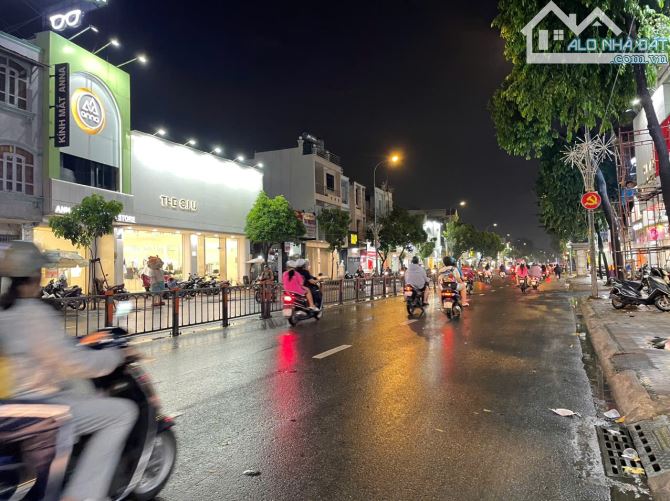 Bán nhà 4 tầng DT 50m2 - Căn góc 2 mặt tiền Quang Trung, phường 10 - ĐCT 30tr/tháng