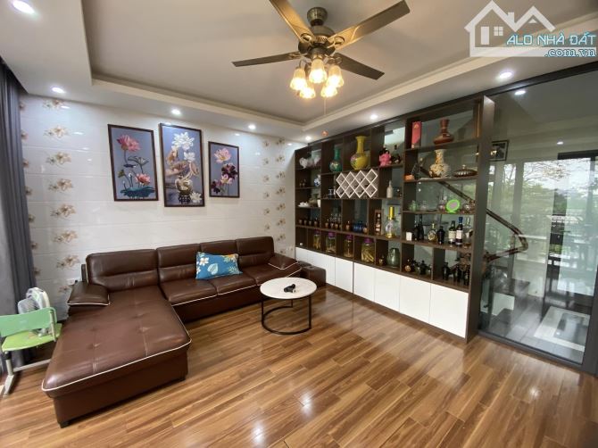 Phố TRỊNH VĂN BÔ PHÂN LÔ 82m2 MT 5.9m, 5 TẦNG Ở & KINH DOANH NHÀ HÀNG, COFFEE