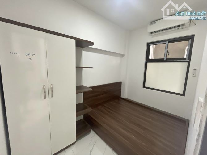 Bán nhà 5 tầng phố Nguyễn Trãi 90 m giá 11.5 tỷ