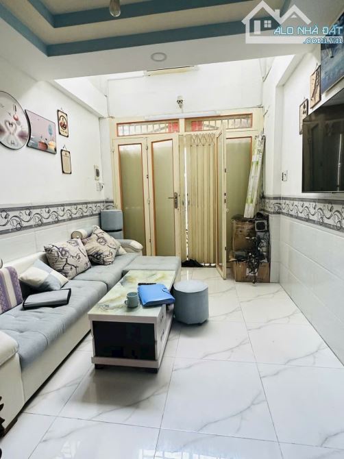 Bán nhà Khâm Thiên cực phẩm đủ công năng. Ngõ nông rộng. 15m2x 5 tầng. 3.45tỷ