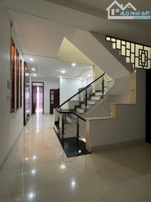 NHÀ 1 TRỆT 3 LẦU GẦN QUẢNG TRƯỜNG - P. THẮNG  LỢI.DT 4,7x21m.ĐÔNG NAM