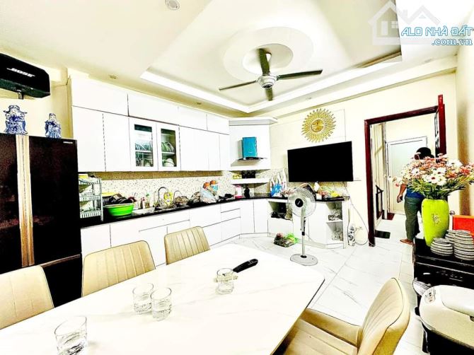CẦN BÁN GẤP NHÀ P, BÙI XƯƠNG TRẠCH Q, THANH XUÂN DT: 32M2 5T MT: 4M GIÁ: 5,65 TỶ