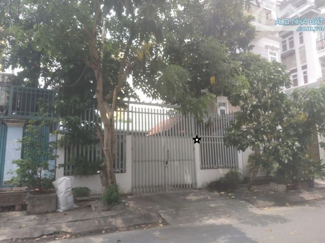 ĐẲNG CẤP ! Lô đất Biệt thự ven sông Sài Gòn, DT 10 x 20m, vuông vức Giá 23 tỷ