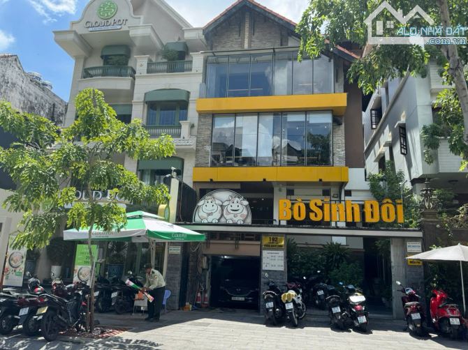 Biệt Thự Lê Văn Sỹ Phường 14 Q3 - 8,2*20m - 3 Tầng- Hđt 50tr/1 tháng- Gía : 37 Tỷ