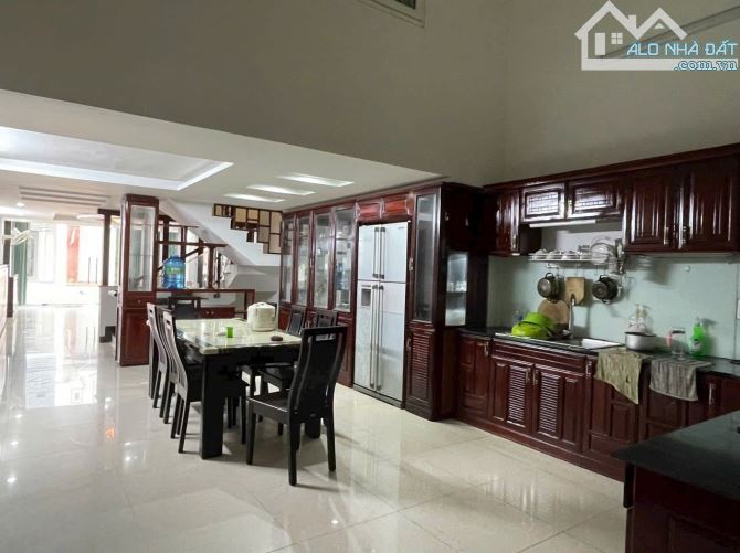 NHÀ 1 TRỆT 3 LẦU GẦN QUẢNG TRƯỜNG - P. THẮNG  LỢI.DT 4,7x21m.ĐÔNG NAM - 10