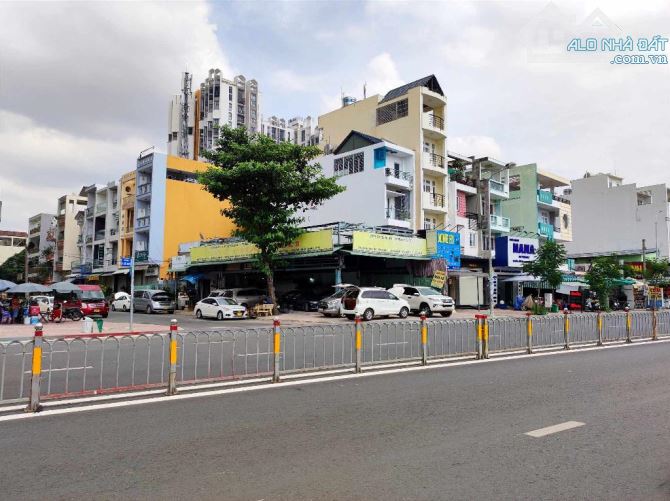 3 LÔ GÓC LÝ CHIÊU HOÀNG VÀ ĐƯỜNG SỐ 17-P.10- Q.6- DT: 215M2- 55 TỶ - 1