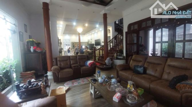 Cực phẩm Nguyễn Văn Cừ - Long Biên DT 278/400 m2 x 4 tầng Mt 16.8 m   Giá 28 tỷ - 1
