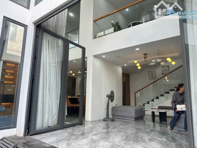 Căn Villa đẹp, 8x11m, đường Lê Quang định, Có Hồ bơi, xe hơi ngủ trong nhà, nhỉnh 11 tỉ - 2