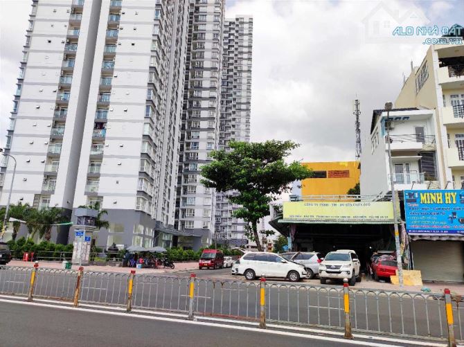 3 LÔ GÓC LÝ CHIÊU HOÀNG VÀ ĐƯỜNG SỐ 17-P.10- Q.6- DT: 215M2- 55 TỶ - 2