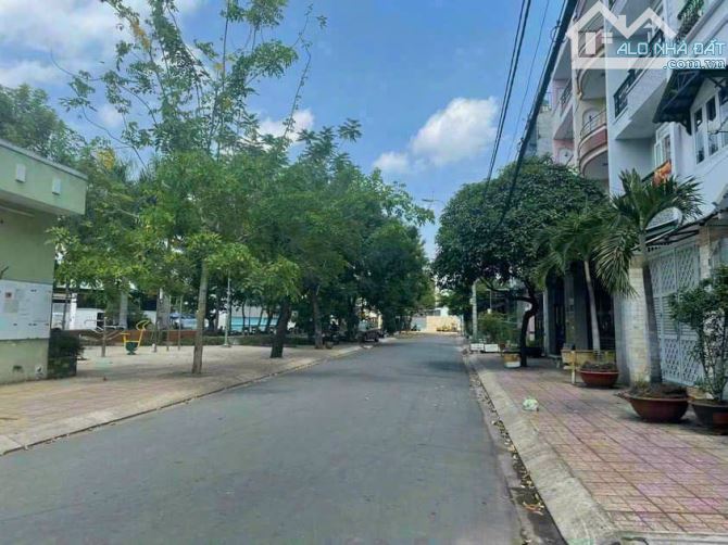 Lô đất Biệt Thự DT 10 x 20m, view sông thông thoán Giá 21 tỷ thương lượng - 2