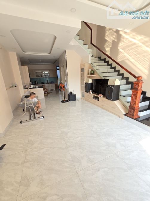 Bán Nhà Có Thang Máy, 104m2, 4 Tầng, C1 HXT, Gần CĐ Vinatex Phạm Văn Đồng, Thủ Đức,7.2 Tỷ - 3