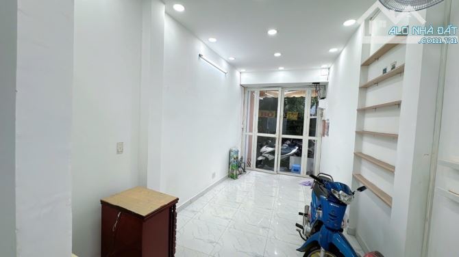 BÁN NHÀ MẶT TIỀN - GẦN PHẠM VĂN HAI - TÂN BÌNH - 35M2 - CHỈ 6.X TỶ - 3