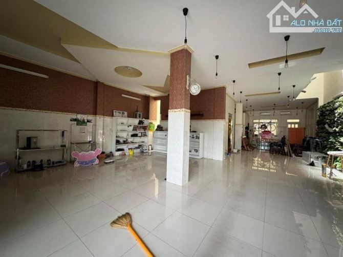 Cho thuê nhà 850 m2 có thang máy mặt tiền Nguyễn Văn Cừ - 4