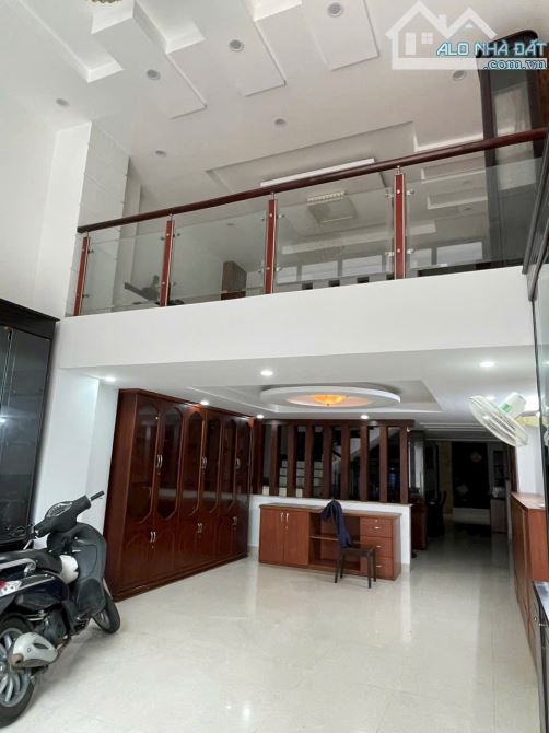 NHÀ 1 TRỆT 3 LẦU GẦN QUẢNG TRƯỜNG - P. THẮNG  LỢI.DT 4,7x21m.ĐÔNG NAM - 4