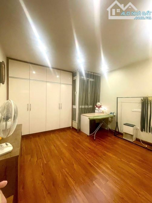 Nhà đẹp phân lô VIP ngõ 61 Lạc Trung, oto tránh vỉa hè, kdoanh + VP đỉnh, 70m2. Giá 20 tỷ - 5