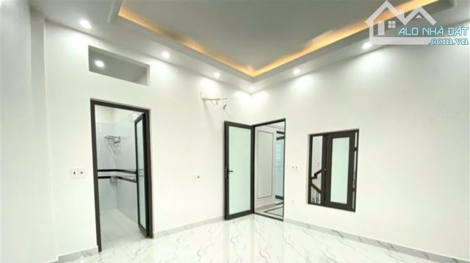 Bán nhà 3 tầng sân cổng trong ngõ đường Trần Nguyên Hãn, dt 64m2, mt 4,8m - 5