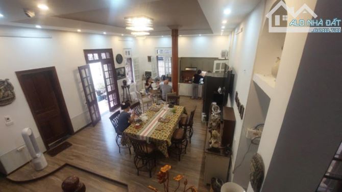 Cực phẩm Nguyễn Văn Cừ - Long Biên DT 278/400 m2 x 4 tầng Mt 16.8 m   Giá 28 tỷ - 5