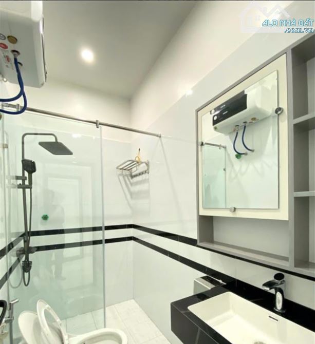 Bán nhà 3 tầng sân cổng trong ngõ đường Trần Nguyên Hãn, dt 64m2, mt 4,8m - 6