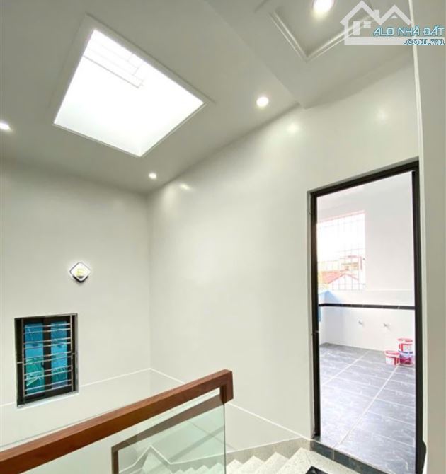 Bán nhà 3 tầng sân cổng trong ngõ đường Trần Nguyên Hãn, dt 64m2, mt 4,8m - 7