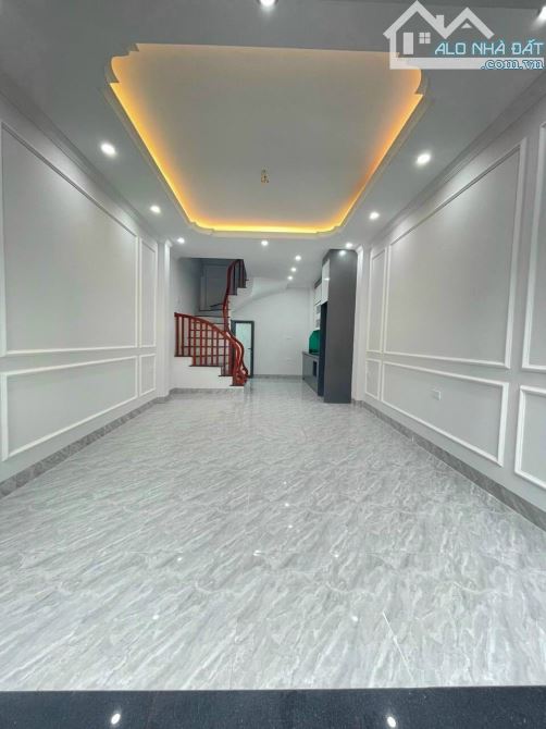 Siêu hiếm nhà Đại Mỗ 30M 5 Tầng, 3P Ngủ, gần đường lớn ô tô đỗ giá 4.6 tỷ
