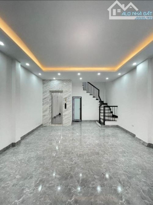 Nhà đẹp Tây Mỗ 40M 6 Tầng, 4P Ngủ,  thang máy, ô tô đỗ gần nhà giá 6.2 tỷ