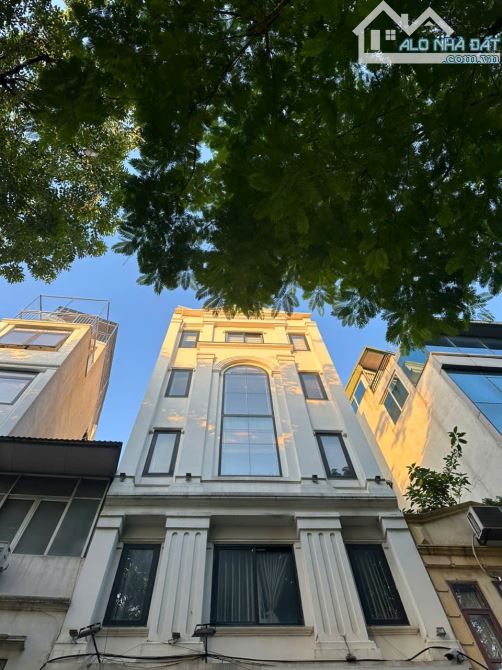 Bán gấp nhà phân lô Phố Linh Lang- Ba Đình-80m2 - 5 Tầng - Ô tô tránh - Kinh doanh- 34 tỷ