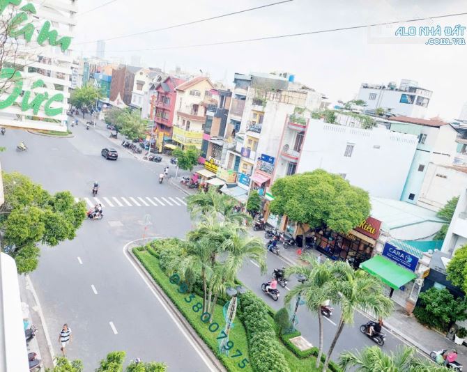 Building 8 tầng Mặt tiền Đường Hoa (Khu Phan Xích Long), Phú Nhuận