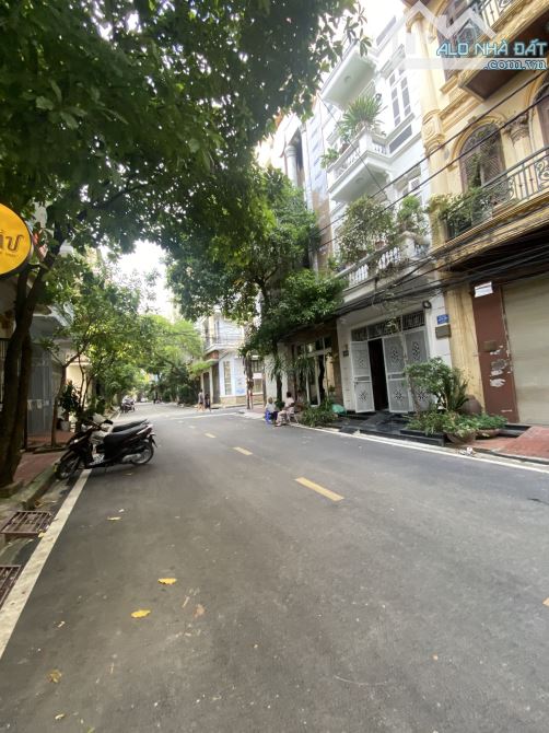 Bán Biệt thự Khu Đô Thị Định Công vừa ở vừa kinh doanh, DT 80m2. Giá 23 tỷ