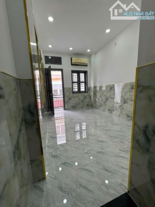 Bán nhà Nguyễn Thị Tần, 41m2, 3 tầng mới đẹp, sổ hồng riêng, mới đẹp ở ngay, nhỉnh 3 tỷ