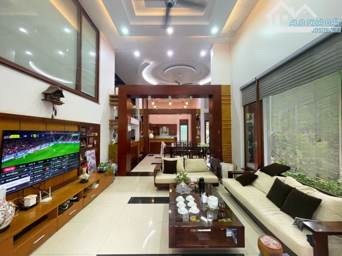 Biệt Thự 5 tầng thang máy tuyến 2 Lê Hồng Phong (425m2; 36 tỷ)